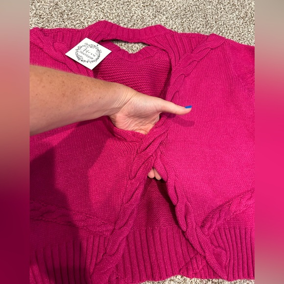 *NEW* Open Back LUSH Sweater - Picture 4 of 6